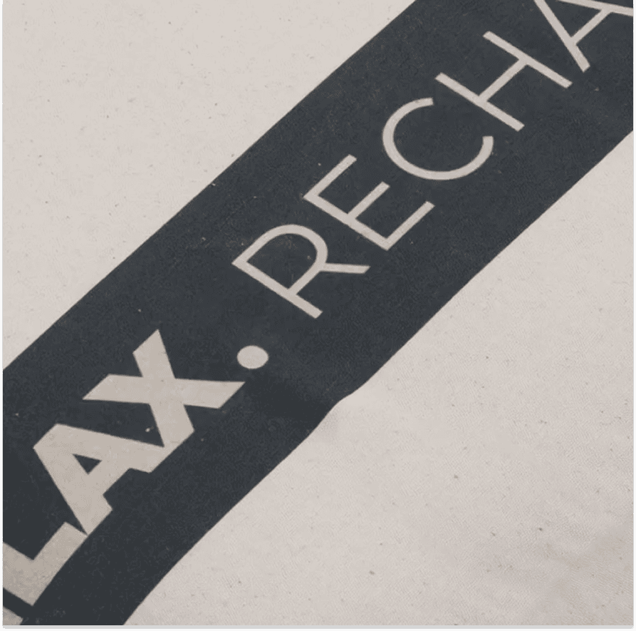 שימוש בטיפוגרפיה בעיצוב מוצר, עיצוב מודרני ומקצועי.